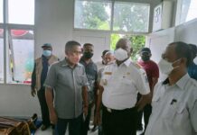 Gubernur Papua Barat Layat Jenazah Korban Lakalantas Minyambouw Gubernur Papua Barat Layat Jenazah Korban Lakalantas Minyambouw