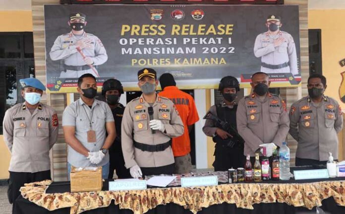 Polisi Bekuk Pemilik Ganja Ratusan Gram di Kaimana