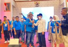 Pakaian Adat Papua Warnai Kongres XVI KNPI di Malut Pakaian Adat Papua Warnai Kongres XVI KNPI di Malut