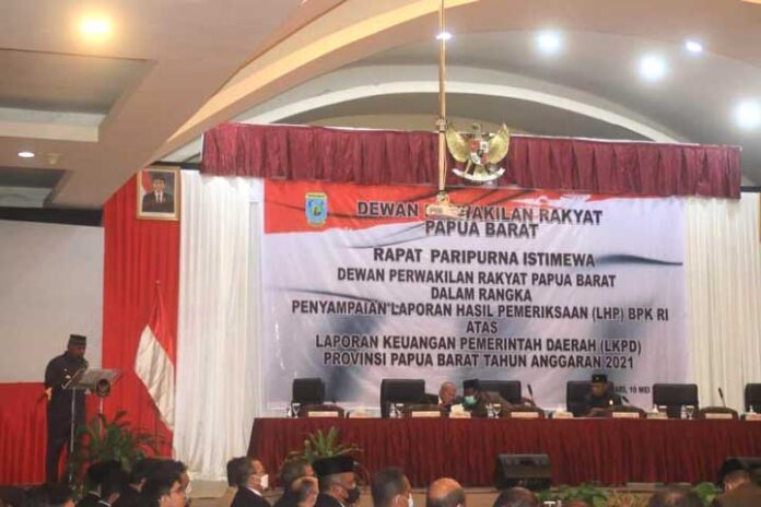 Gubernur dan Wakil Gubernur Papua Barat Penta Trick WTP