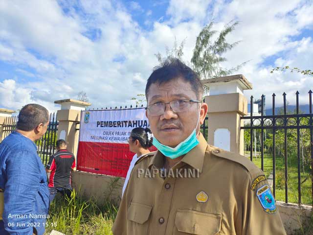 Kepala-Bapenda-Papua-Barat-Charles-HP-Hutauruk Soal Tunggakan Pajak Semen Maruni, Bapenda Papua Barat Tegaskan Jalankan Aturan