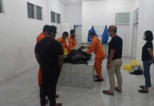 SAR Manokwari Evakuasi Mayat Bayi Laki-laki di Perairan Sowi SAR Manokwari Evakuasi Mayat Bayi Laki-laki di Perairan Sowi