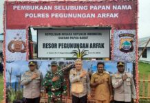 Kapolda Papua Barat Buka Selubung Papan Nama Polres Pegunungan Arfak Kapolda Papua Barat Buka Selubung Papan Nama Polres Pegunungan Arfak