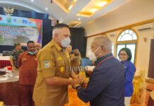 Dominggus Mandacan Siap Hadapi Kandidat Manapun di Pilgub Dominggus Mandacan Siap Hadapi Kandidat Manapun di Pilgub