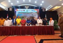 Pemprov Serahkan Dana Bantuan Parpol Peraih Kursi DPR Papua Barat Pemprov Serahkan Dana Bantuan Parpol Peraih Kursi DPR Papua Barat