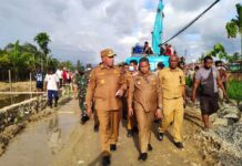 Penjabat Gubernur Papua Barat 4 Jam Tunggu Kelengkapan Data Korban Banjir Penjabat Gubernur Papua Barat 4 Jam Tunggu Kelengkapan Data Korban Banjir