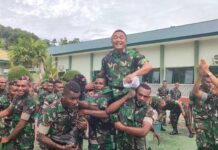 Dandim dan 47 Prajurit Kodim Manokwari Disiram Air Dandim dan 47 Prajurit Kodim Manokwari Disiram Air