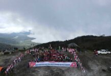 Touring Merah Putih Polda Papua Barat Kibar 77 Bendera di Puncak Kobrey Touring Merah Putih Polda Papua Barat Kibar 77 Bendera di Puncak Kobrey