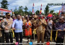 Bupati Teluk Bintuni Resmikan Jembatan Kali Meyof
