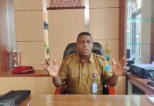 Kepala BKD Minta Maaf Tak Hadir Pertemuan Dengan DPR Papua Barat Lantaran Hadiri HUT PI di Sururey Pegaf Kepala BKD Minta Maaf Tak Hadir Pertemuan Dengan DPR Papua Barat Lantaran Hadiri HUT PI di Sururey Pegaf