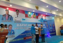 Buka Rakerda KNPI, Gubernur Papua Barat Ingatkan Pemuda Aset Indonesia Emas Buka Rakerda KNPI, Gubernur Papua Barat Ingatkan Pemuda Aset Indonesia Emas