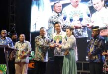 Puncak HUT ke-20 Kaimana, Bupati Kaimana: Suara Rakyat Adalah Suara Tuhan Puncak HUT ke-20 Kaimana, Bupati Kaimana: Suara Rakyat Adalah Suara Tuhan