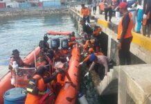 Enam Korban KM Farida Indah Berhasil Dievakuasi ke Kaimana, Satu Lemas Enam Korban KM Farida Indah Berhasil Dievakuasi ke Kaimana, Satu Lemas