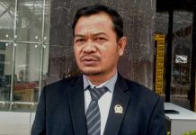 Ketua DPRD Kaimana Tak Tahu Ada Larangan Liput Paripurna, Tegaskan Rapat Terbuka Ketua DPRD Kaimana Tak Tahu Ada Larangan Liput Paripurna, Tegaskan Rapat Terbuka