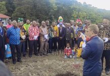 HUT Pekabaran Injil ke-65 Daerah Minyambou Diwarnai Peletakan Batu Pertama Tugu 3 Misionaris HUT Pekabaran Injil ke-65 Daerah Minyambou Diwarnai Peletakan Batu Pertama Tugu 3 Misionaris