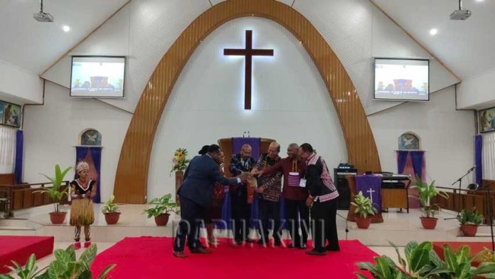 Dominggus Mandacan Hadiri Pembukaan Rapat Kerja II GKI Klasis Manokwari