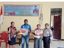 Mahasiswa Kaimana di Manokwari Sampaikan Harapan ke Anggota MRPB Martina Sawi Mahasiswa Kaimana di Manokwari Sampaikan Harapan ke Anggota MRPB Martina Sawi