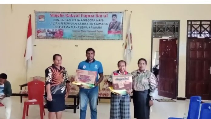 Mahasiswa Kaimana di Manokwari Sampaikan Harapan ke Anggota MRPB Martina Sawi