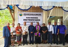 Kepala Suku Besar Arfak Hadiri Ibadah Perdana Jemaat Persiapan Fildelfia Gedi Merah Kepala Suku Besar Arfak Hadiri Ibadah Perdana Jemaat Persiapan Fildelfia Gedi Merah