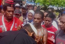 Lepas alas Kaki, Ketua KPU Kaimana Terima Aspirasi Dalam Bentuk Sasi Adat Lepas alas Kaki, Ketua KPU Kaimana Terima Aspirasi Dalam Bentuk Sasi Adat