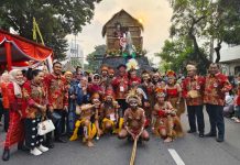 Kontingen Papua Barat Jadi Magnet Perhatian HUT ke-44 Dekranas di Solo Kontingen Papua Barat Jadi Magnet Perhatian HUT ke-44 Dekranas di Solo