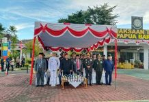 Dominggus Mandacan Ikut Upacara Taptu dan Pawai Obor HUT RI Dominggus Mandacan Ikut Upacara Taptu dan Pawai Obor HUT RI