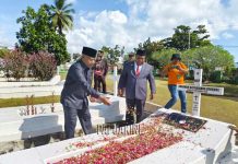 Ziarah Nasional HUT 79 RI, Kepala Suku Besar Arfak Ingatkan Isi Jangan Pernah Lupa Jasa Pahlawan Ziarah Nasional HUT 79 RI, Kepala Suku Besar Arfak Ingatkan Isi Jangan Pernah Lupa Jasa Pahlawan