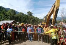 Dominggus Mandacan Resmikan Jalan Penghubung Manokwari – Pegaf dari Wariori – Wasirawi Dominggus Mandacan Resmikan Jalan Penghubung Manokwari - Pegaf dari Wariori - Wasirawi