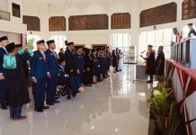 Ketua Pengadilan Ambil Sumpah/Janji 25 Anggota DPRD Kaimana Ketua Pengadilan Ambil Sumpah/Janji 25 Anggota DPRD Kaimana