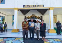 Ibadah di GKI Van Balen Windesi, Dominggus Mandacan Minta Dukungan Doa di Pilkada Papua Barat Ibadah di GKI Van Balen Windesi, Dominggus Mandacan Minta Dukungan Doa di Pilkada Papua Barat