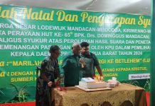 Dominggus Mandacan Ibadah Natal dan Rayakan HUT serta Syukuran Kemenangan Doamu di Pilkada Papua Barat Dominggus Mandacan Ibadah Natal dan Rayakan HUT serta Syukuran Kemenangan Doamu di Pilkada Papua Barat