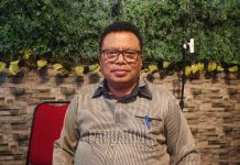 Roberth Hammar Jadi Guru Besar Pertama se PTS di Tanah Papua Roberth Hammar Jadi Guru Besar Pertama se PTS di Tanah Papua