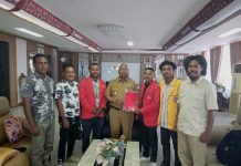 Pemuda dan Mahasiswa Manokwari Serahkan Aspirasi Sekolah Gratis ke Gubernur Papua Barat