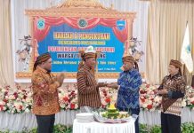 Gubernur Papua Barat Harap Paitua Terus Membangun Paitua Manokwari, Paguyuban Pitulungan Agung, Gubernur Papua Barat, Dominggus Mandacan, Ketua Ikaswara Manokwari,