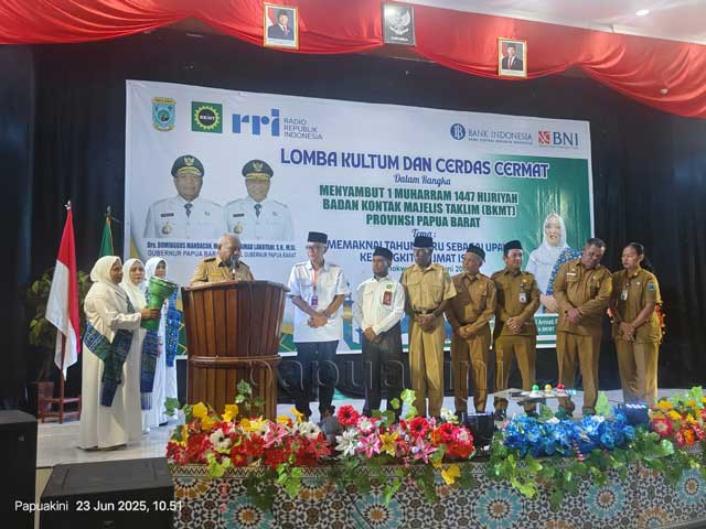 Buka Lomba Kultum dan Cerdas Cermat 1 Muharam, Gubernur Papua Barat Beri Santunan