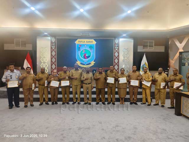 Gubernur Papua Barat Lantik 12 Plt, Proses Lelang Jabatan Dua Pekan Depan