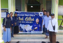 Dominggus Mandacan Beri 3 Sapi Kurban Untuk Masjid di Kaimana Dominggus Mandacan Beri 3 Sapi Kurban Untuk Masjid di Kaimana