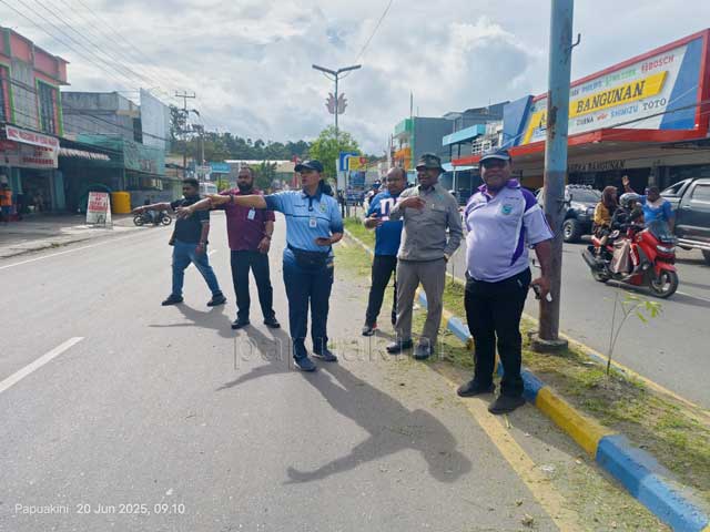 Gubernur Tinjau Kerja Bakti Pemprov Papua Barat
