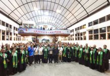 Gubernur Papua Barat Hadiri Ibadah Syukuran GPI Papua Fakfak Gubernur Papua Barat Hadiri Ibadah Syukuran GPI Papua Fakfak