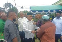 Bupati Kaimana Serahkan 33 Ekor Hewan Kurban ke Perwakilan Masjid Bupati Kaimana Serahkan 33 Ekor Hewan Kurban ke Perwakilan Masjid