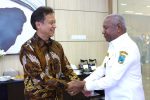 menkes-sambut-gubernur-papua-barat-saat-audiensi_54628273019_o
