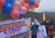 Bupati Pegaf Hadiri Peringatan HUT PI ke 71 Wilayah Meyah Bupati Pegaf Hadiri Peringatan HUT PI ke 71 Wilayah Meyah