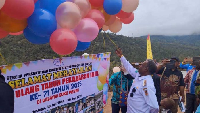 Bupati Pegaf Hadiri Peringatan HUT PI ke 71 Wilayah Meyah