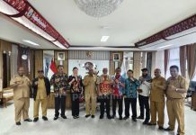 Gubernur Papua Barat Terima Forum Komunikasi Suku Nusantara Gubernur Papua Barat Terima Forum Komunikasi Suku Nusantara
