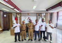 Bahas Program, Ketua Harian KONI Temui Gubernur Papua Barat Gubernur Papua Barat, Drs Dominggus Mandacan MSi, menerima audiensi KONI Papua Barat di Manokwari, 05 Agustus 2025.