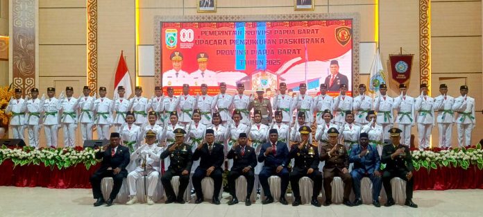 Gubernur Papua Barat Kukuhkan Personil Paskibraka