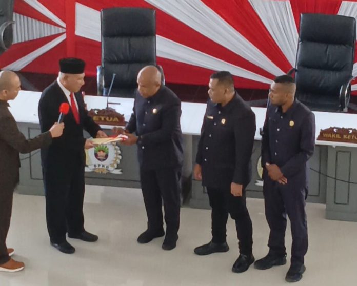 Bupati Kaimana KUA PPAS APBD Perubahan 2025 Bupati Kaimana Serahkan KUA PPAS APBD Perubahan 2025