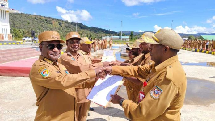 1025 ASN Pegunugan Arfak Terima SK Kenaikan Pangkat