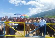 Gubernur Papua Barat Resmikan Pelabuhan Penyeberangan, Bantu 5 Bus ke Wondama Gubernur Papua Barat Resmikan Pelabuhan Penyeberangan, Bantu 5 Bus ke Wondama