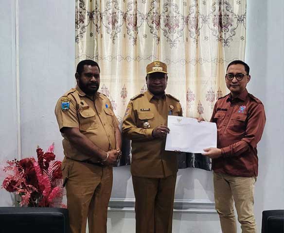 Bupati-Pegaf-CPNS-2021 Bupati Pegaf Serahkan SK Formasi CPNS PPPK 2021 ke BKN Manokwari